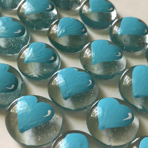 24 Hand Painted Glass Gems - LIGHT BLUE HEARTS Party Decoration Wedding Birthday - Picture 4 of 4